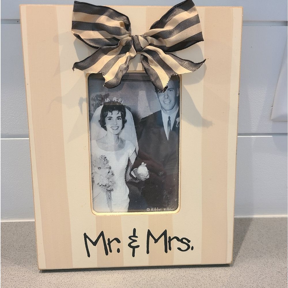 'Mr. & Mrs.' Photo Frame